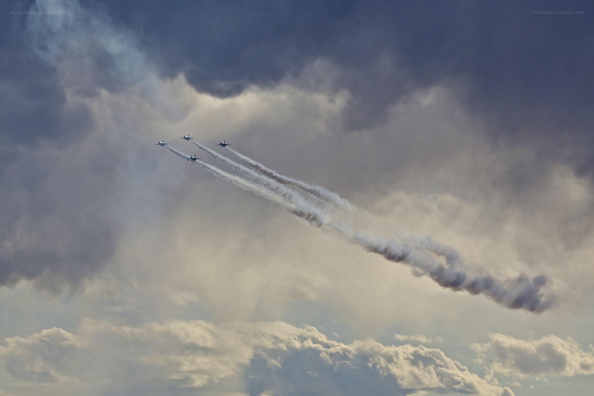 Jet fighters in formation