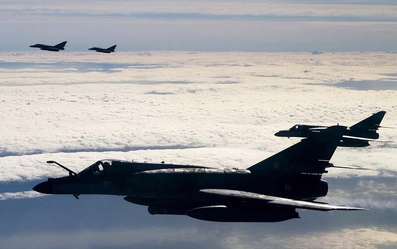 Jet fighters in formation