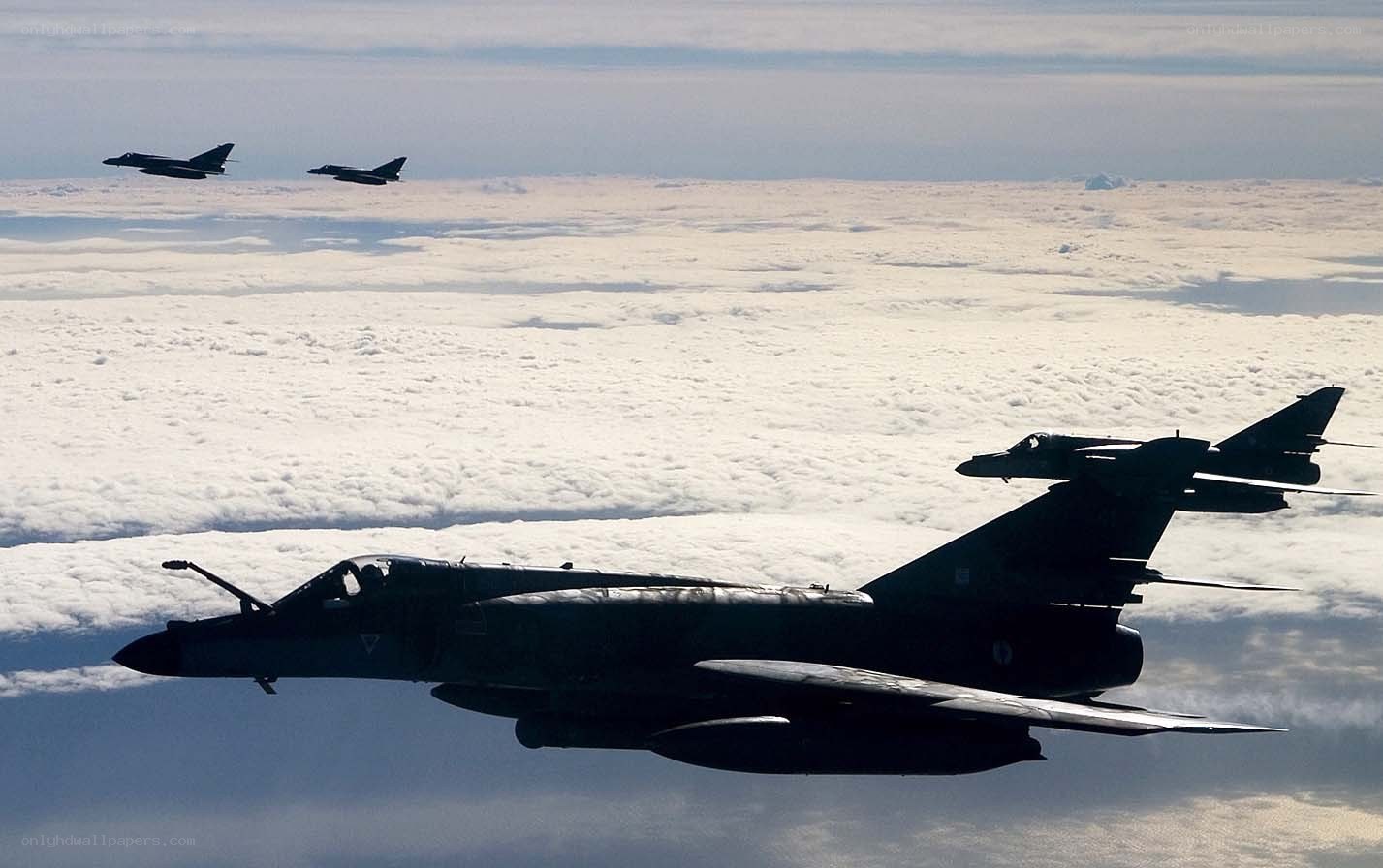 Jet fighters in formation