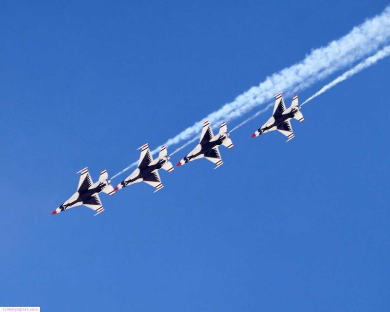 Jet fighters in formation