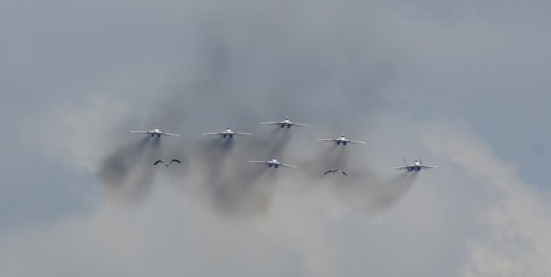 Jet fighters in formation