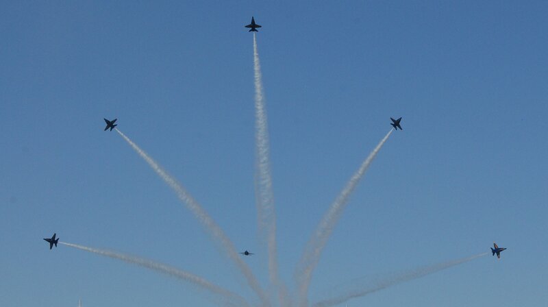 Jet Fighters in Formation — Blue, Dynamic