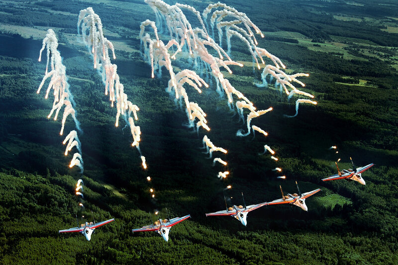 Jet Fighters in Formation — Green