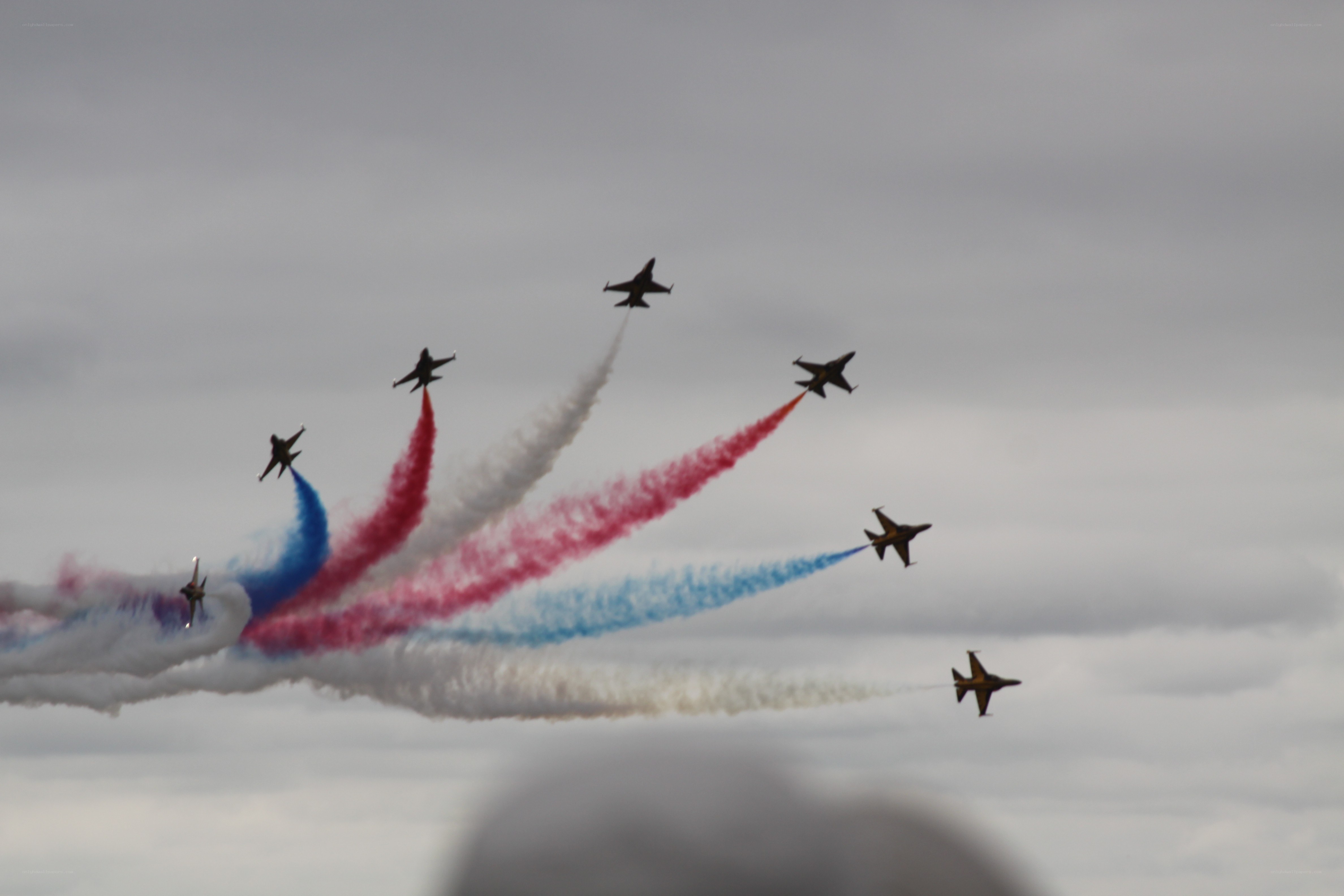 Jet fighters performing aerial display