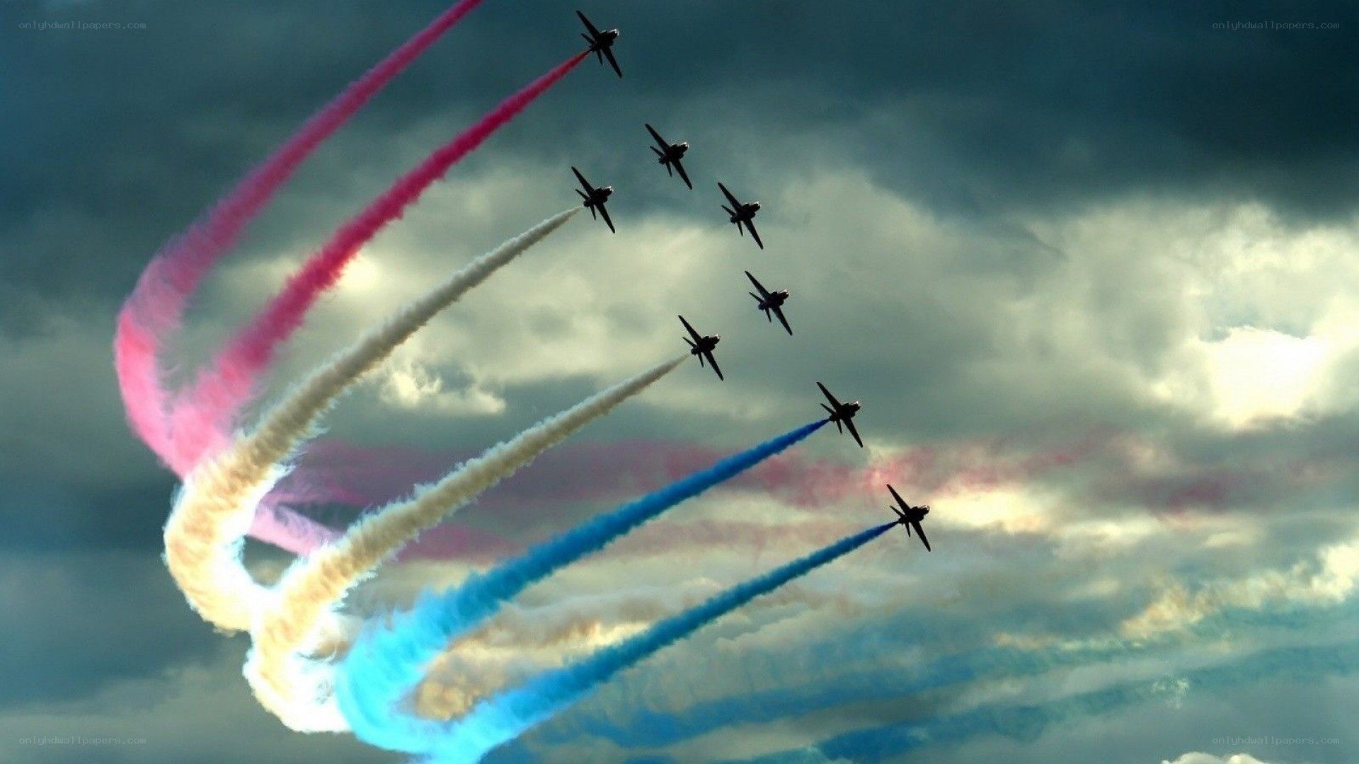 Jet formation with colored smoke