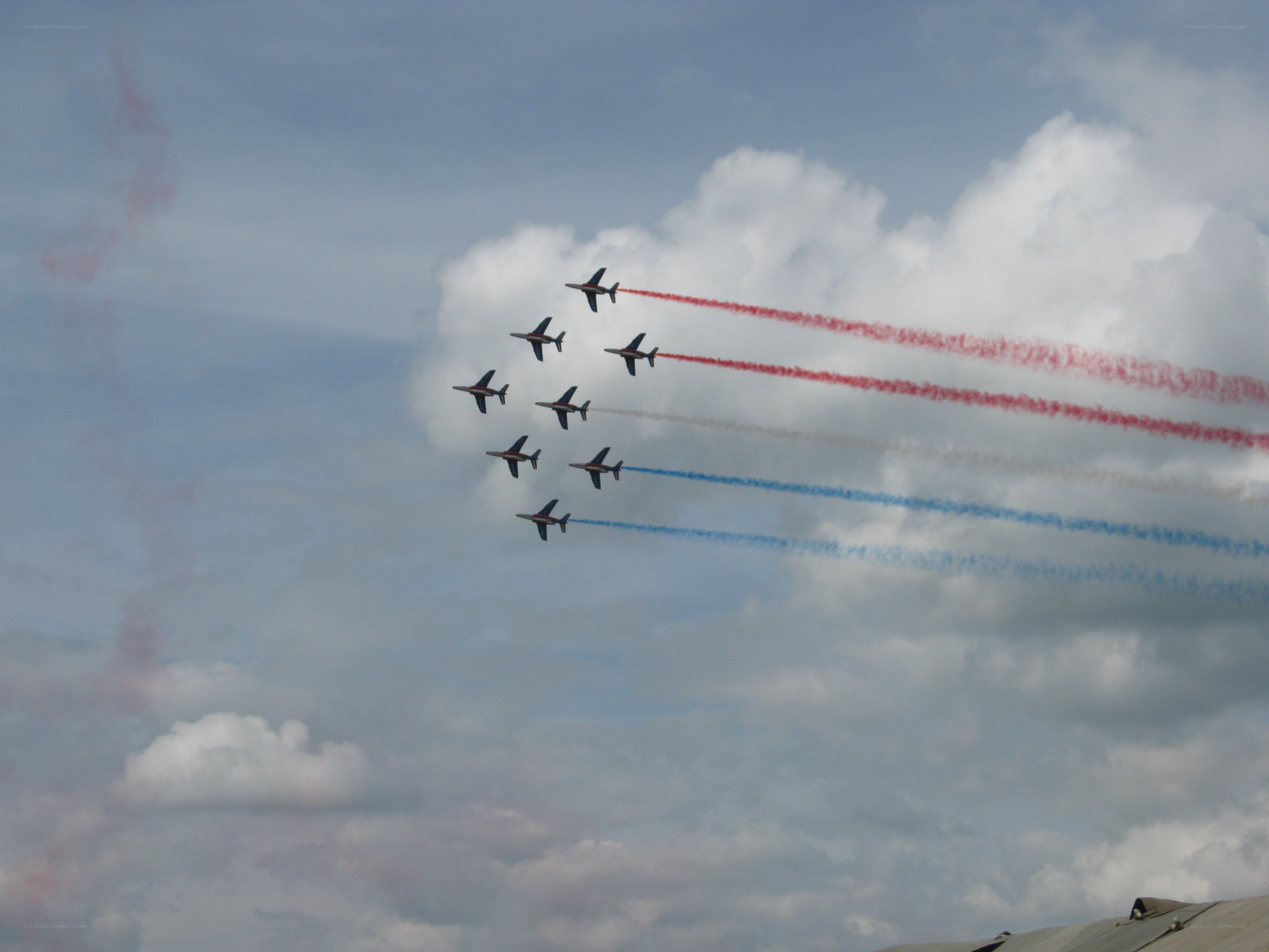 Jet formation with colored smoke