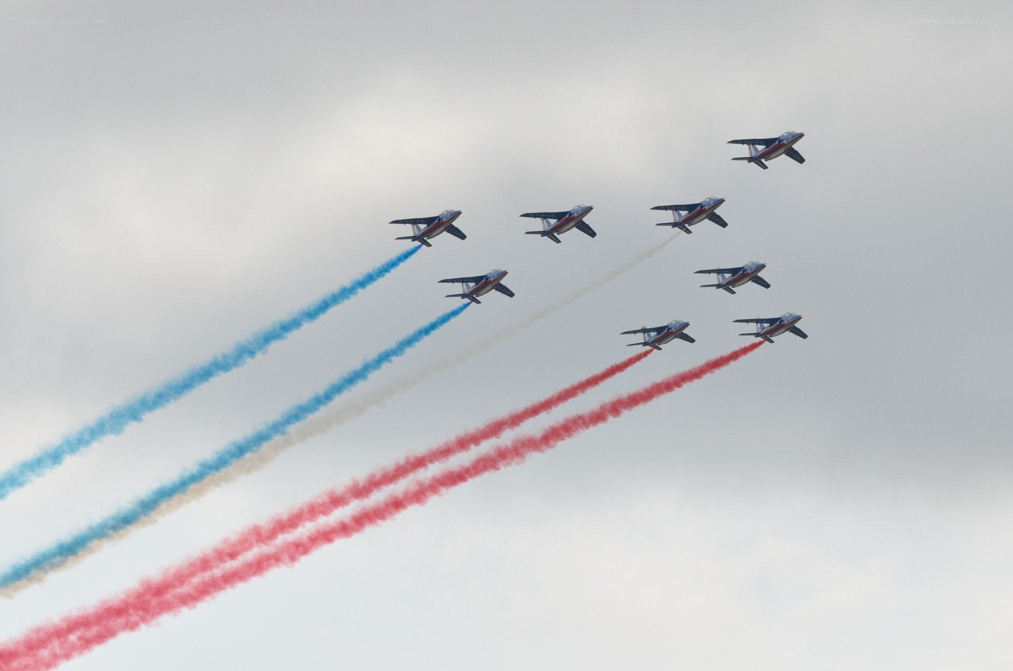 Jet formation with smoke trails