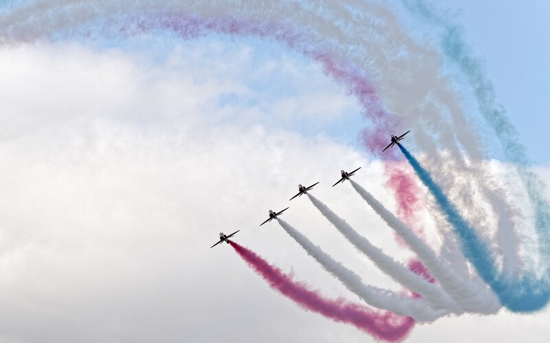 Jet Planes in Formation — Blue, Dynamic
