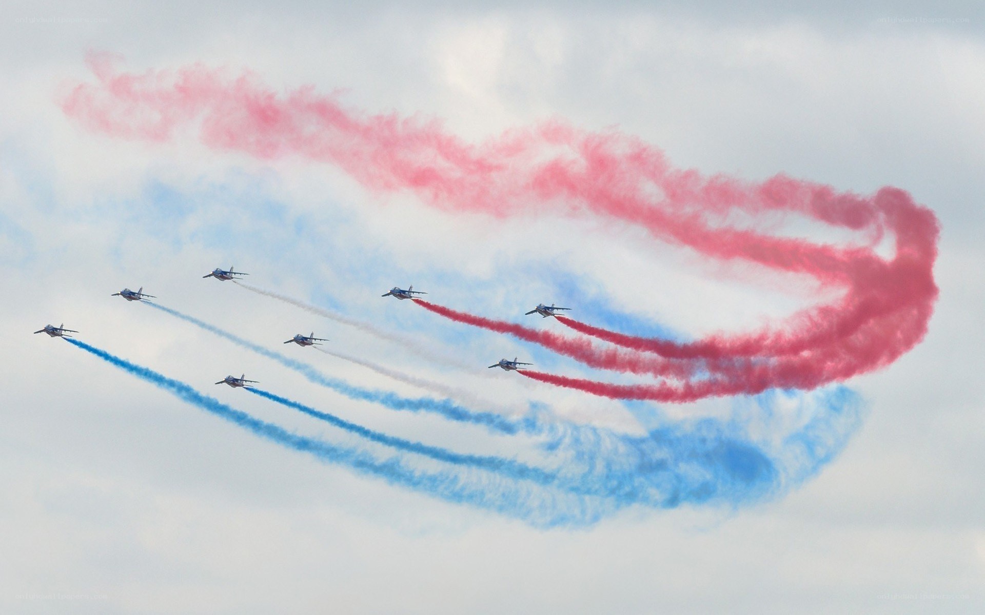 Jet planes performing aerial display