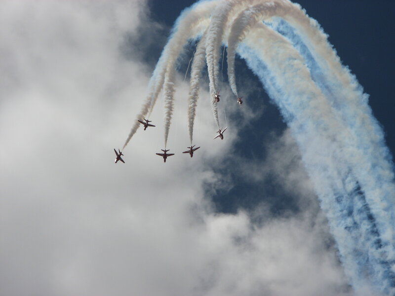Jet planes performing aerial display