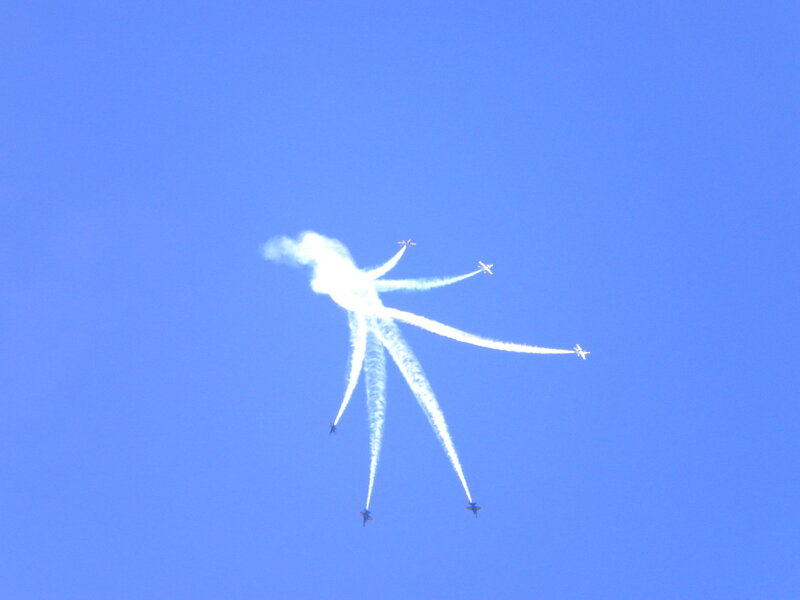 Jet planes performing aerial display