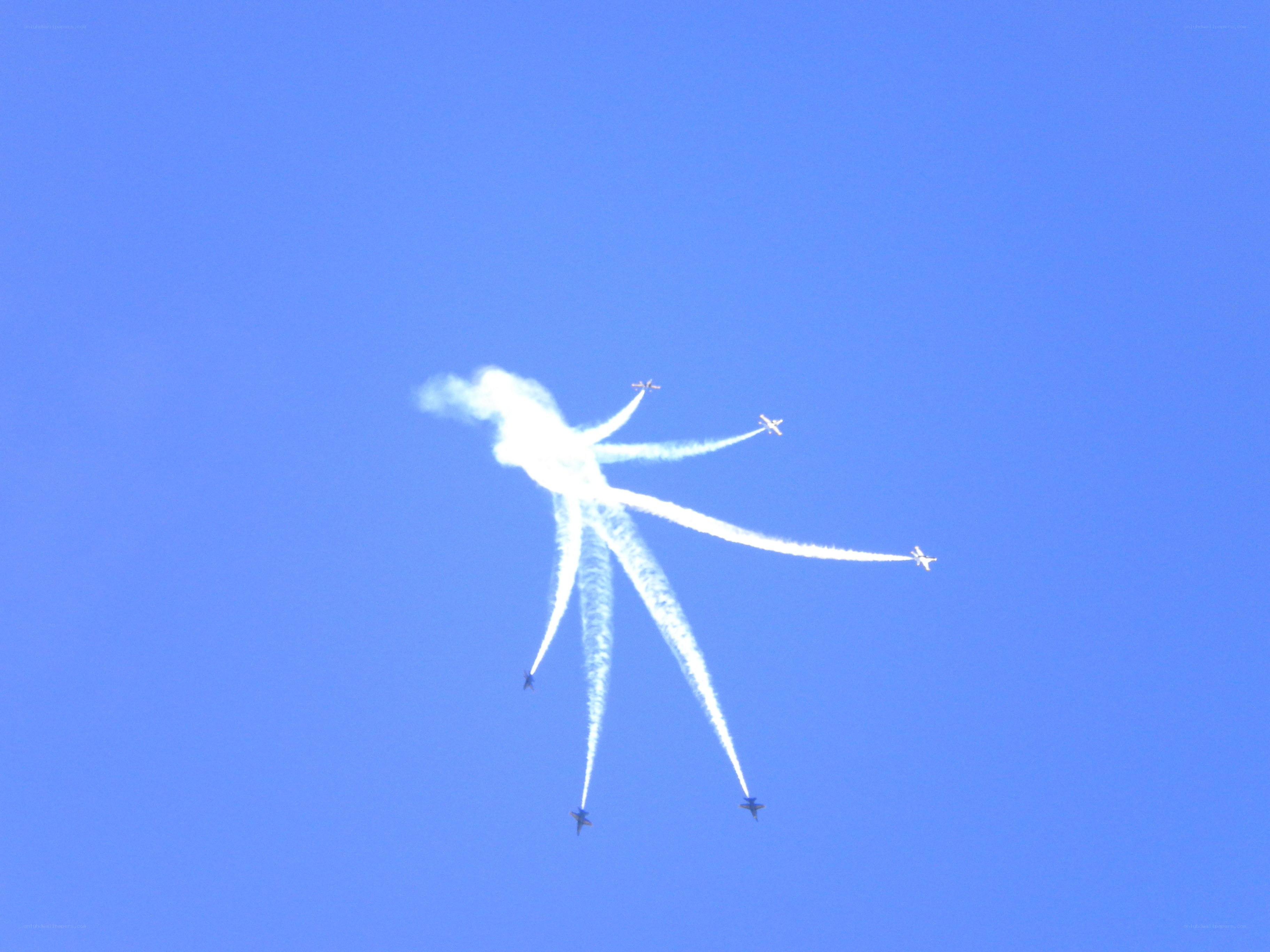Jet planes performing aerial display
