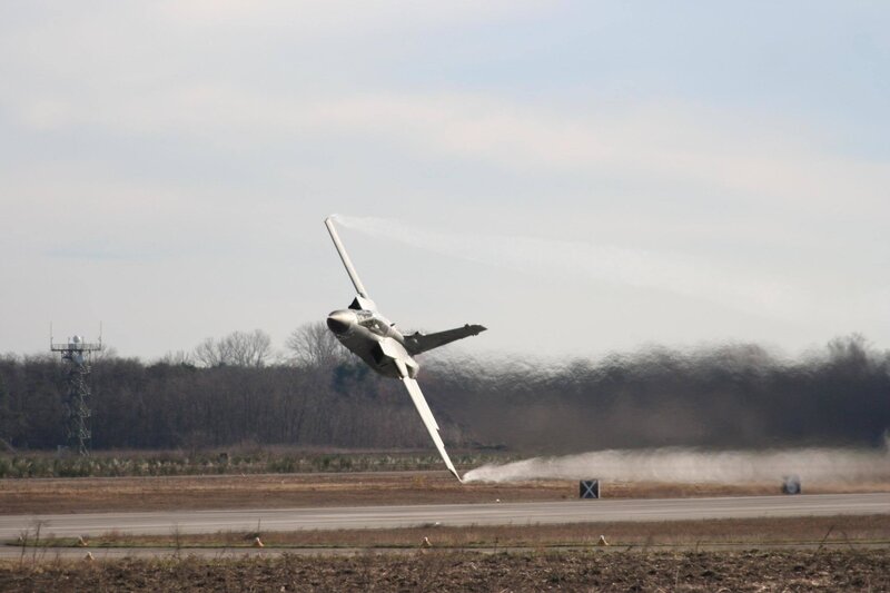 Jet Taking Off — Gray, Dynamic