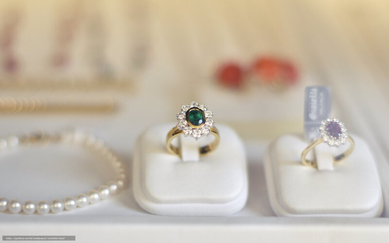Jewelry display with rings and pearls