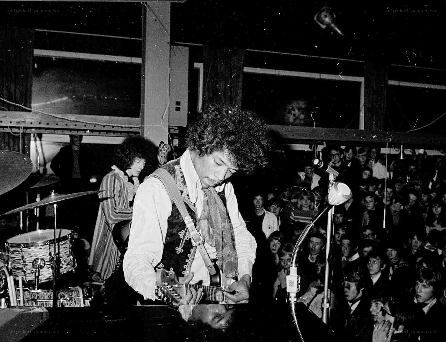 Jimi Hendrix performing live