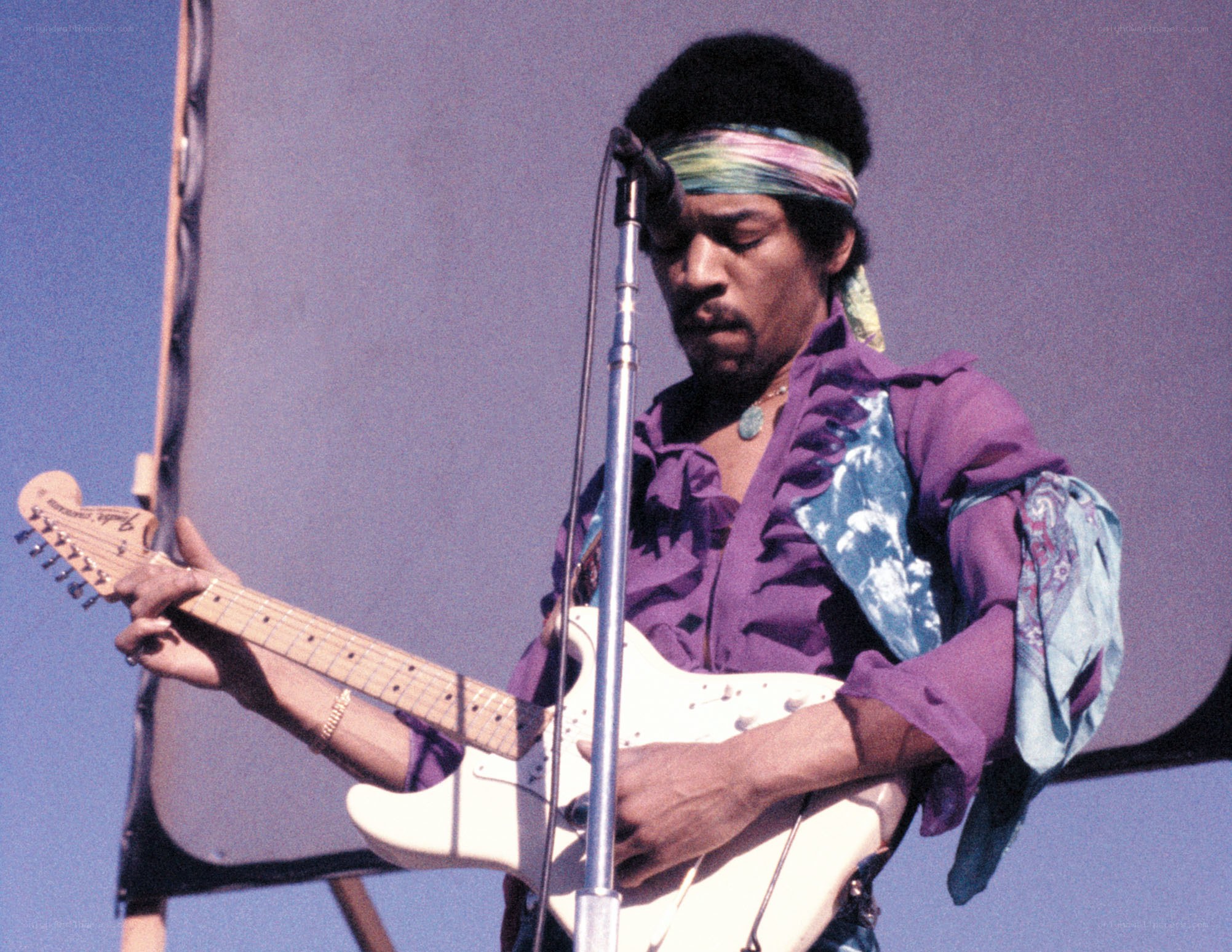jimi hendrix performing on stage