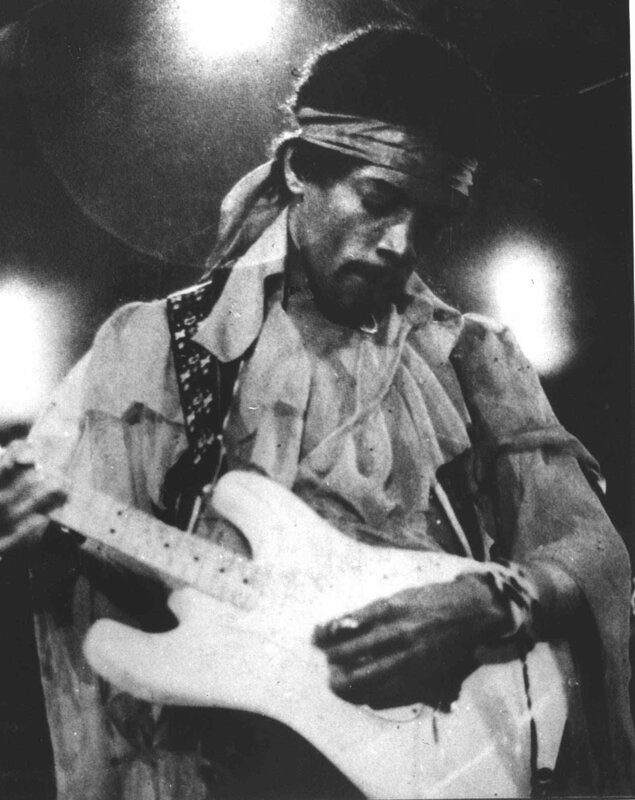 jimi hendrix playing guitar