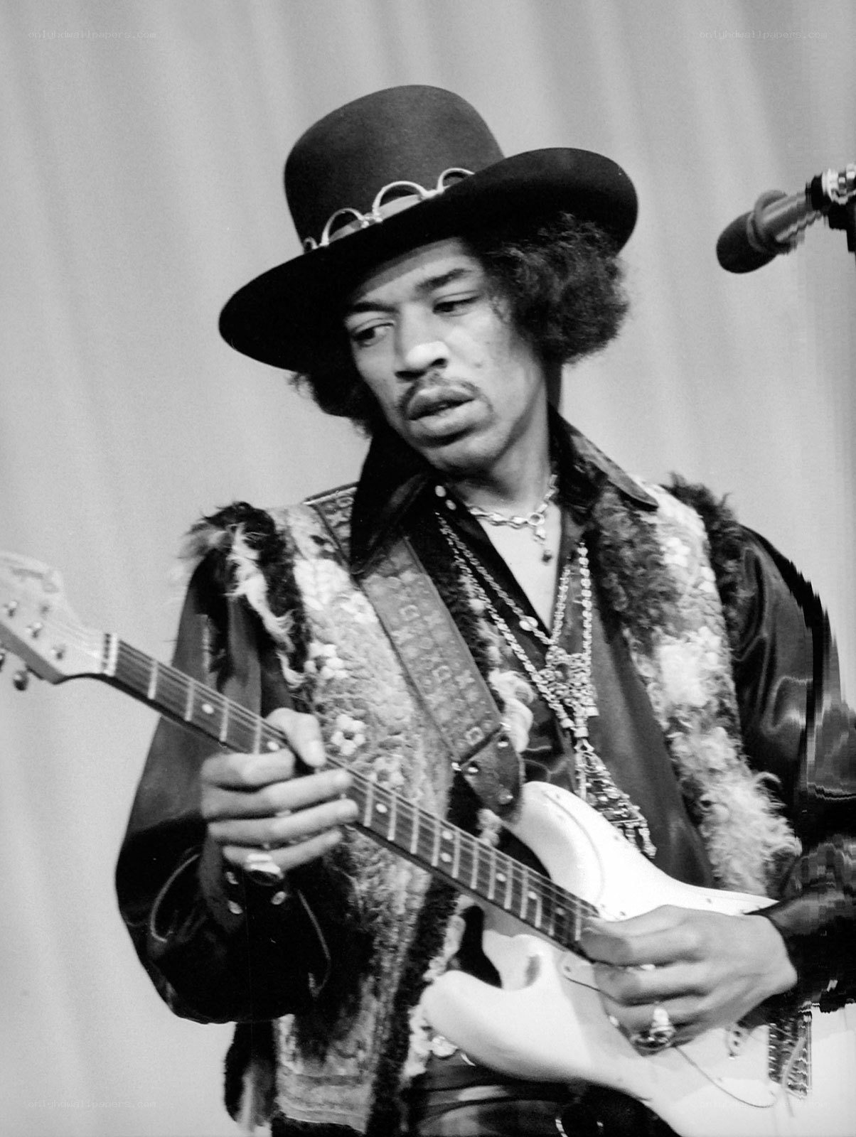 jimmy hendrix performing on stage