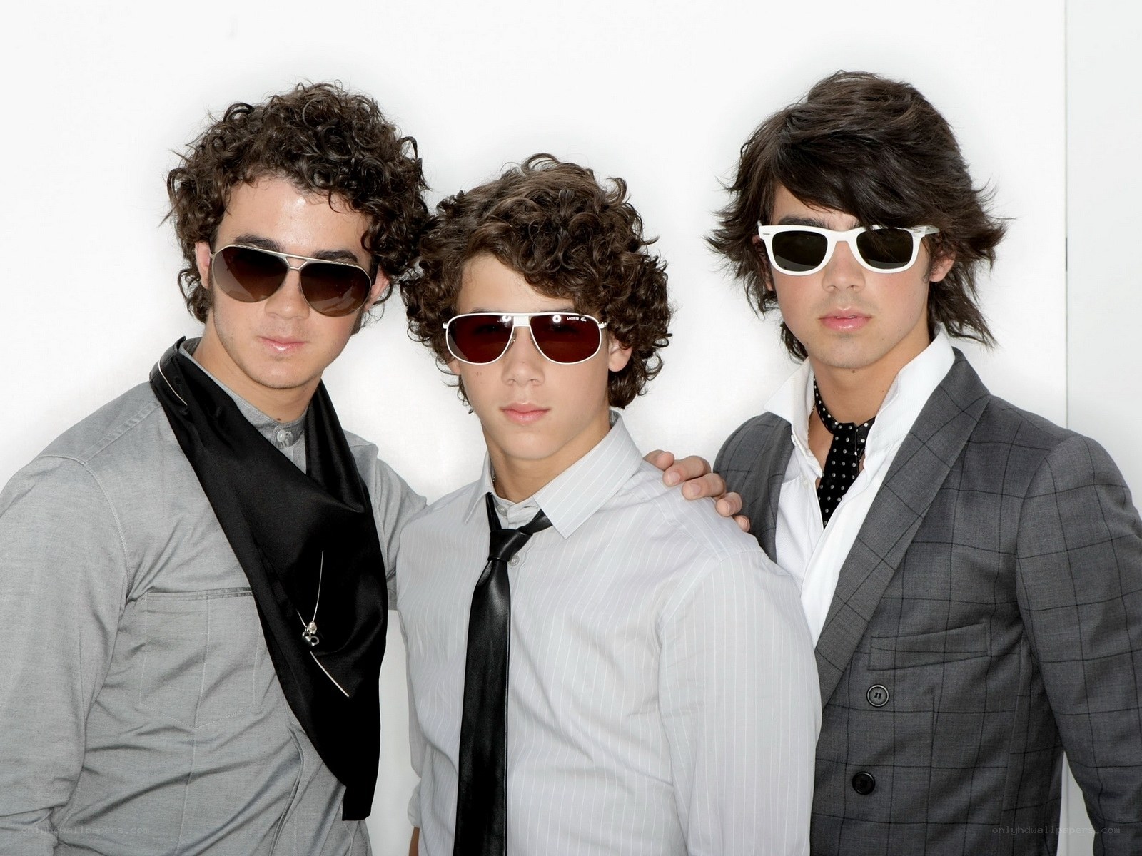 Jonas Brothers in sunglasses