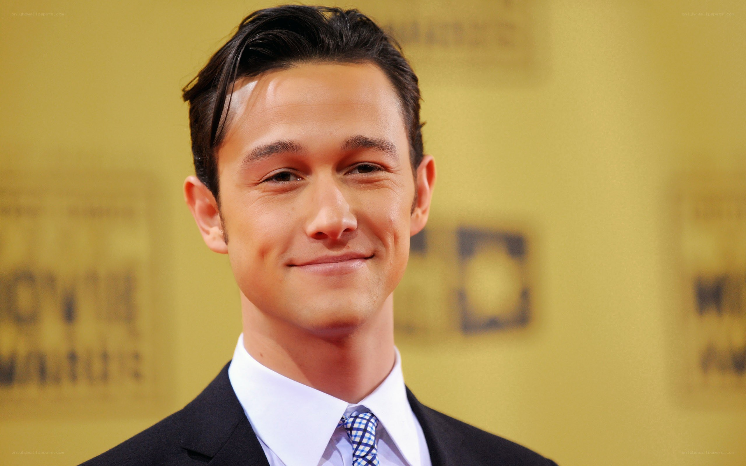 Joseph Gordon-Levitt at an awards event