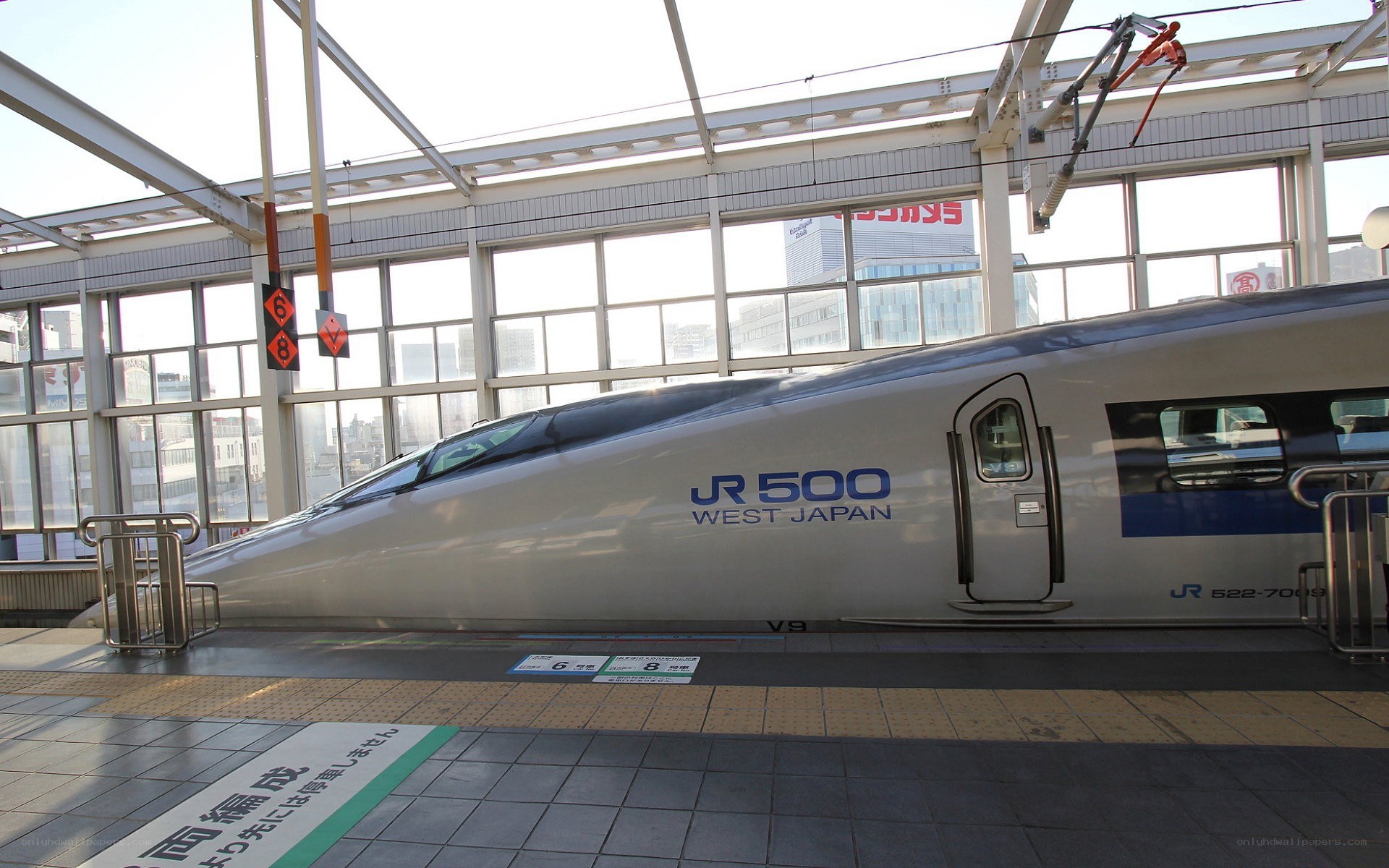 JR 500 Shinkansen at station