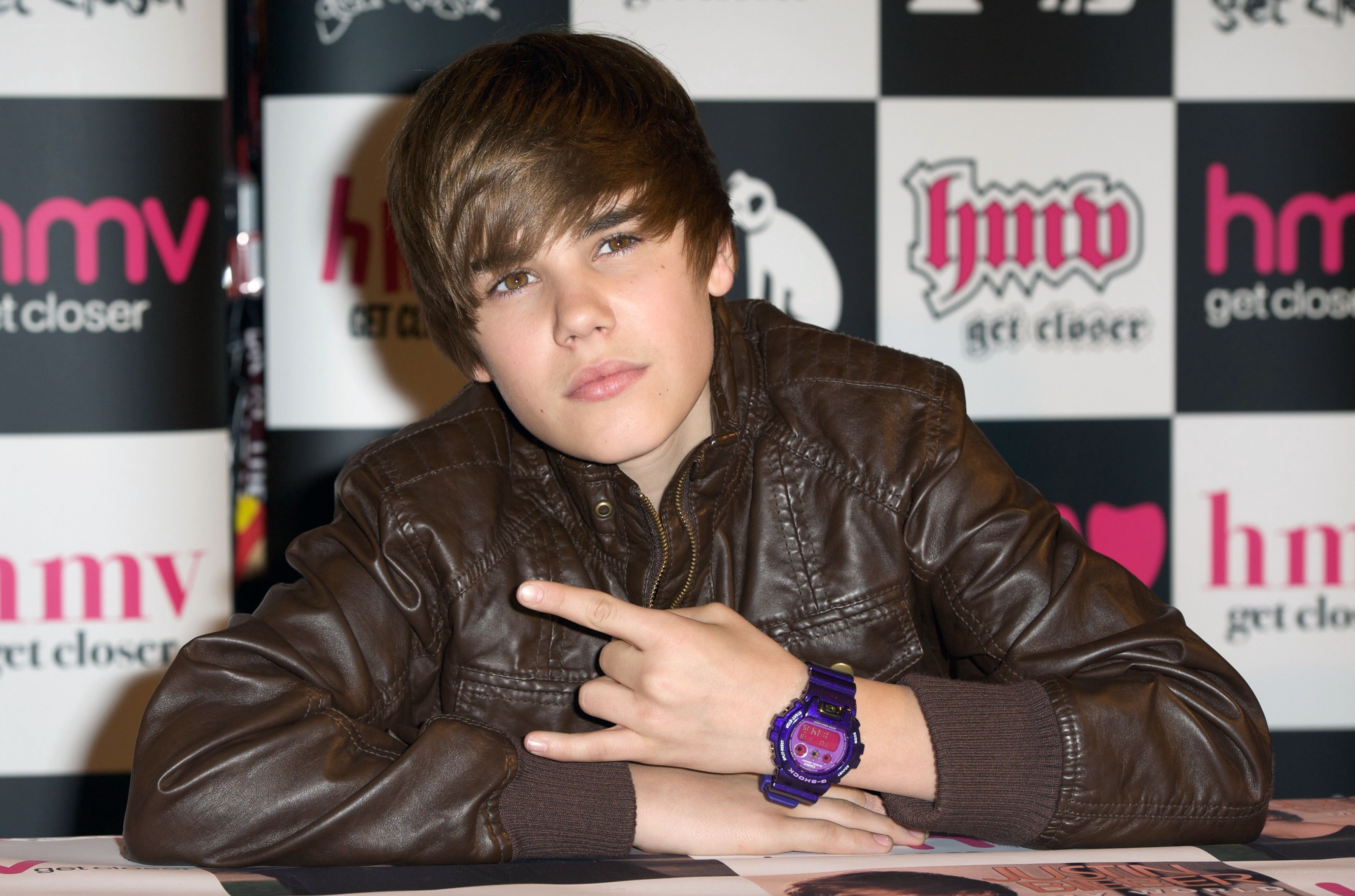 Justin Bieber at HMV event