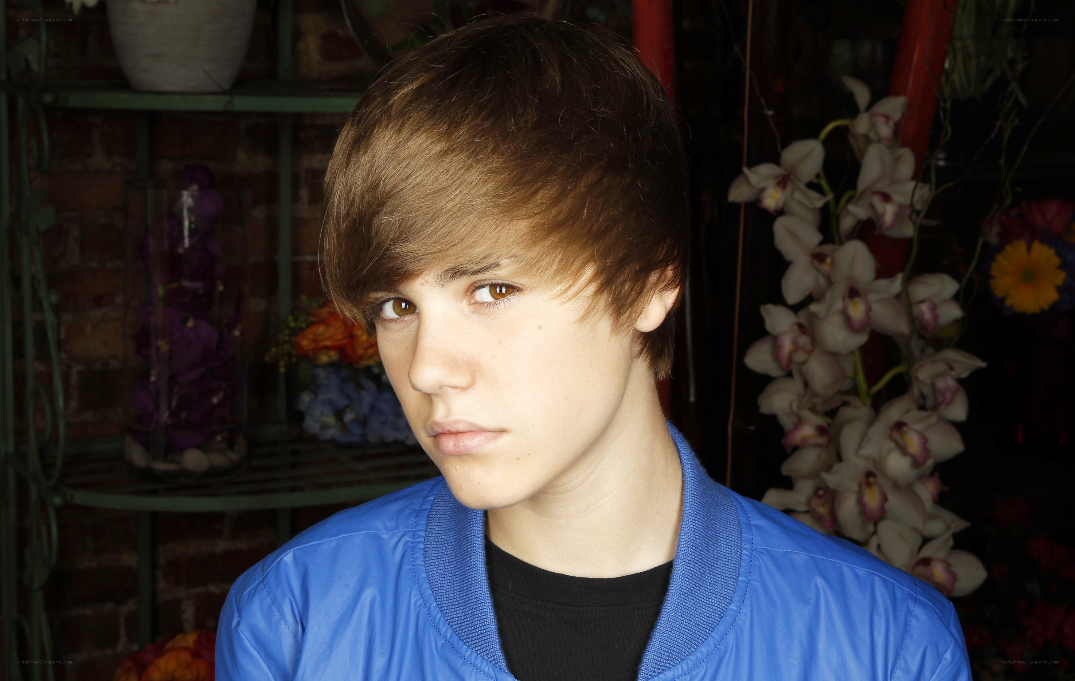 Justin Bieber in blue jacket