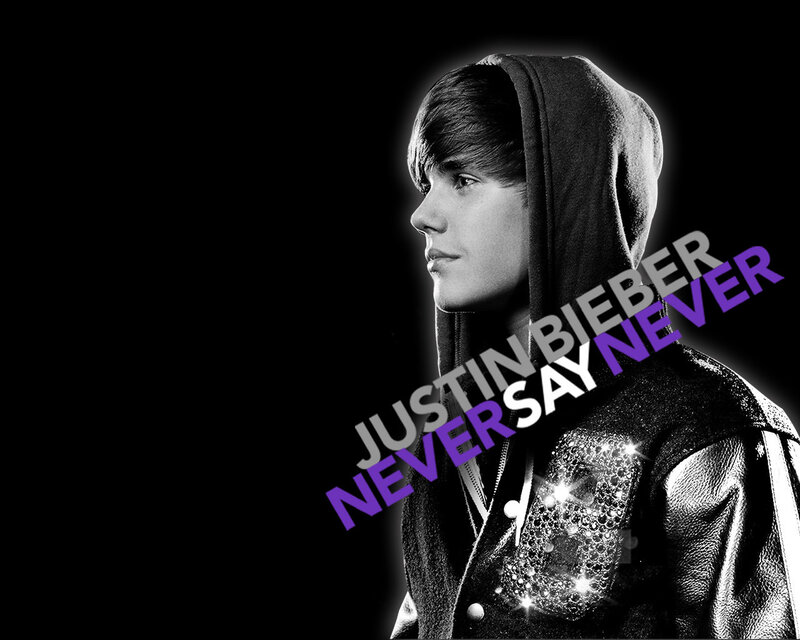Justin Bieber in Hoodie — Black