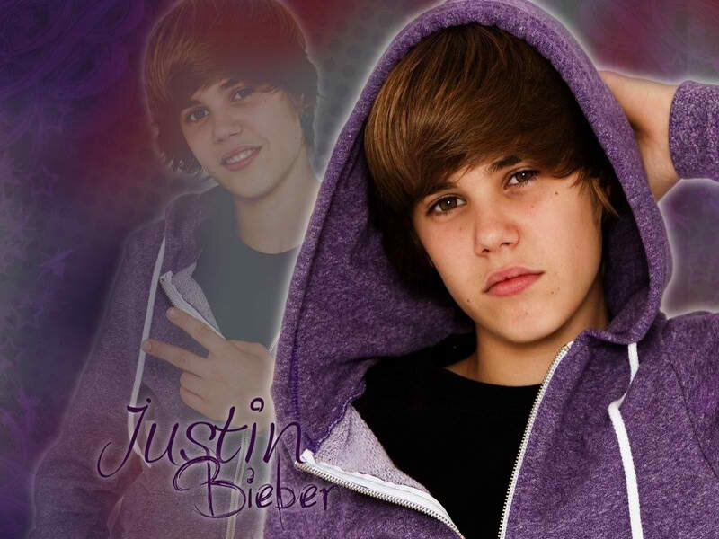 Justin Bieber in Hoodie