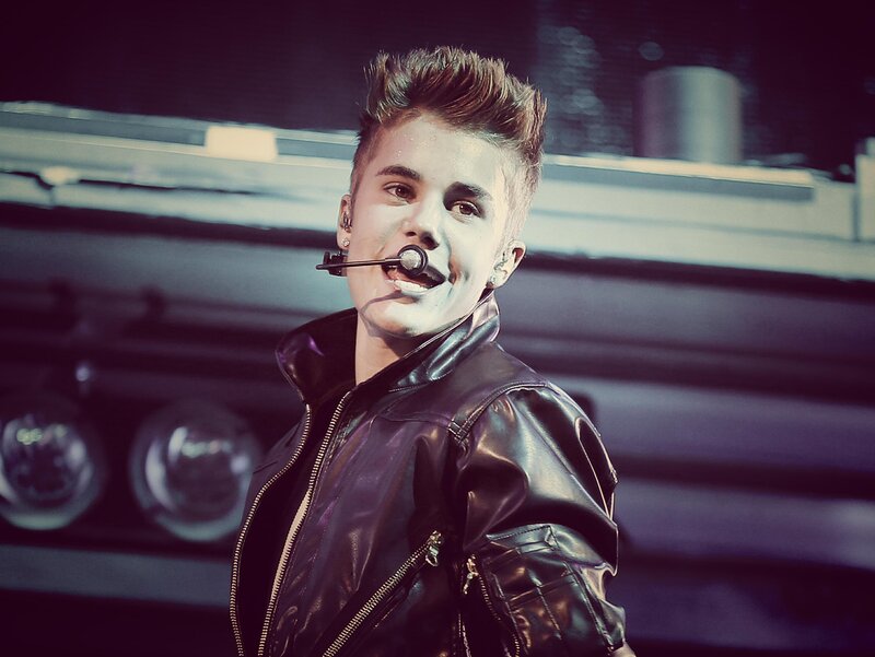 Justin Bieber on Stage — Black, Energetic
