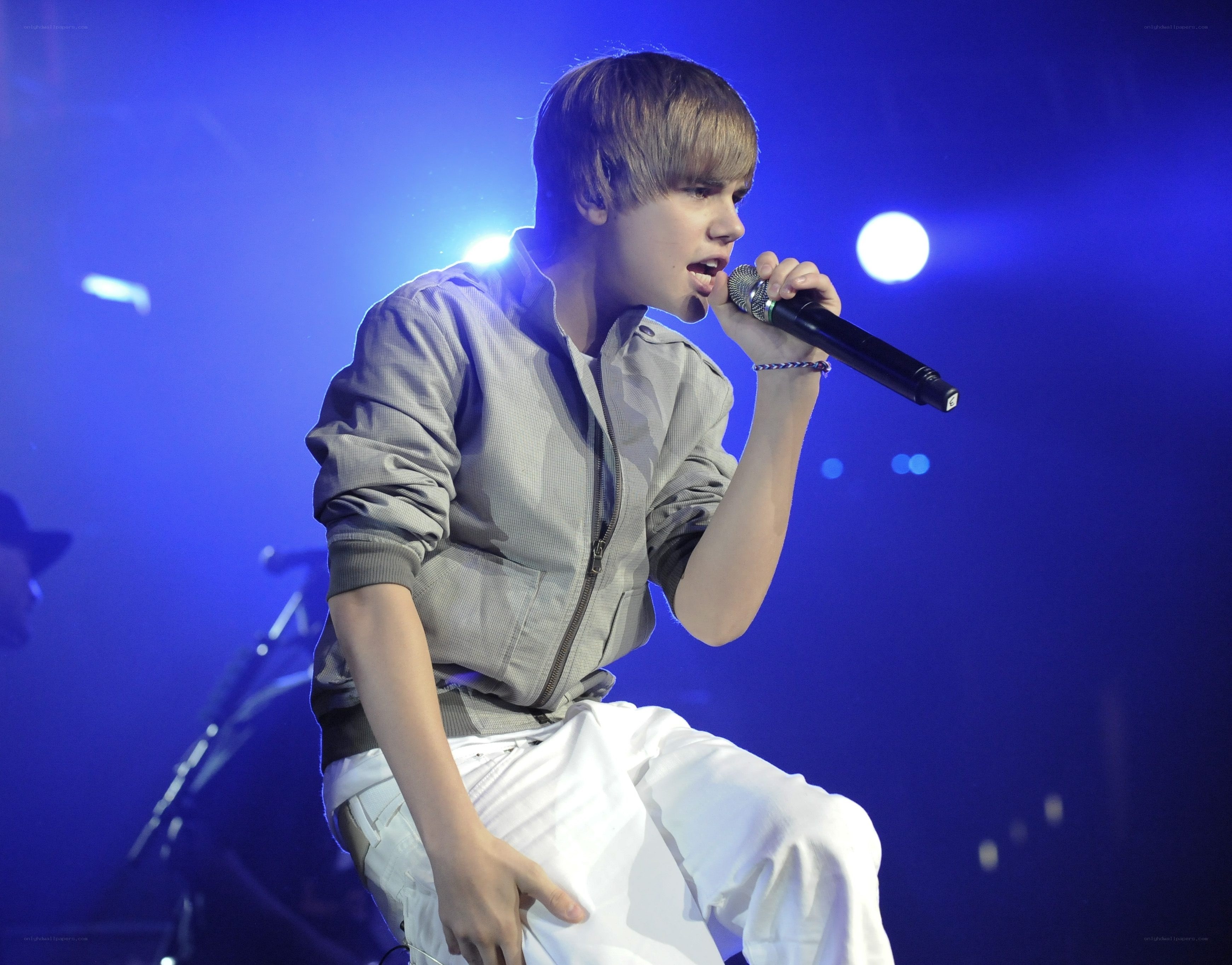 Justin Bieber singing on stage