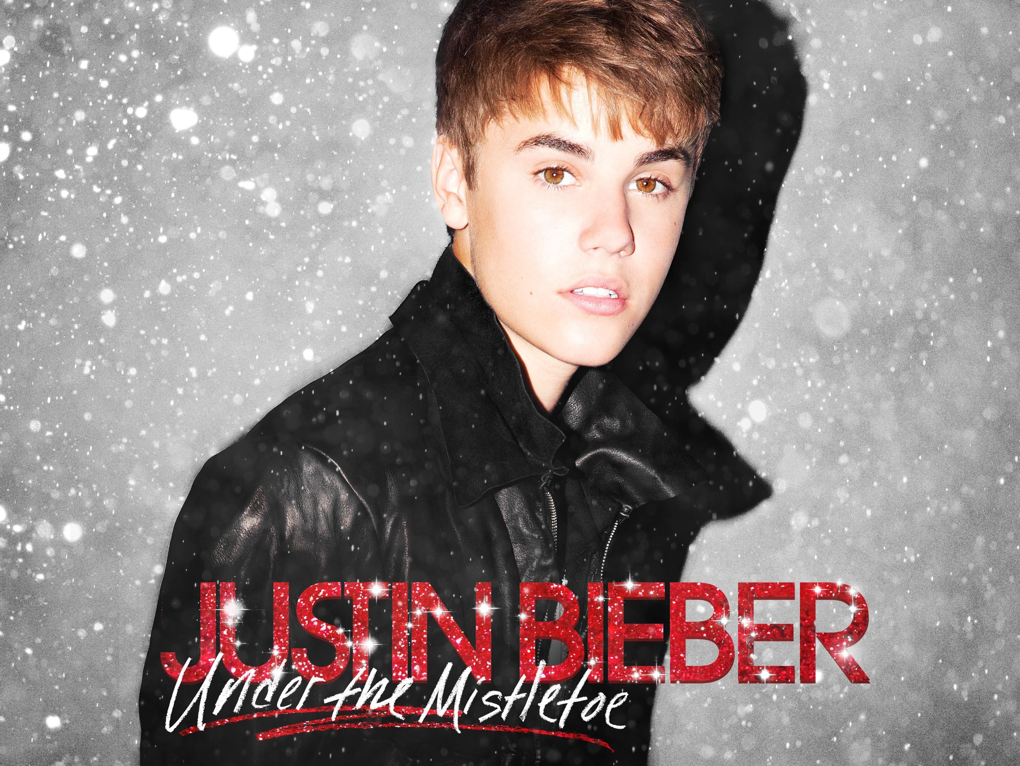 Justin Bieber under the mistletoe