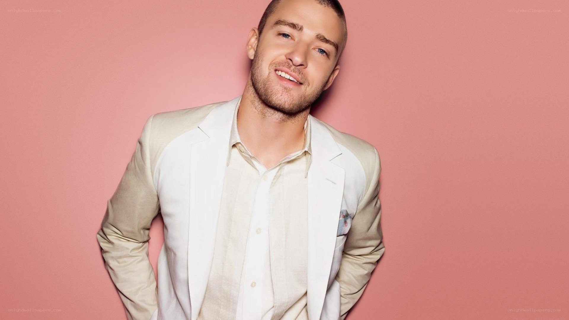 Justin Timberlake in white suit