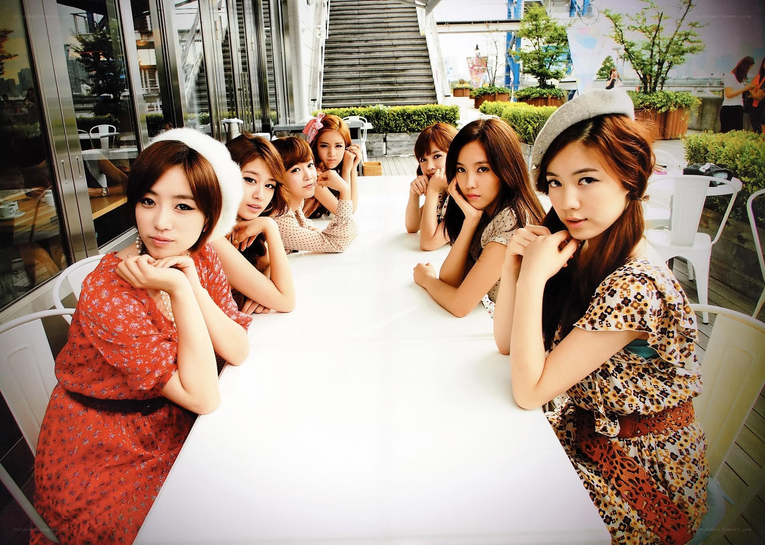 K-pop group at outdoor table