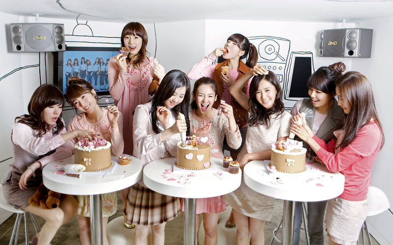 K-pop group celebrates with cakes