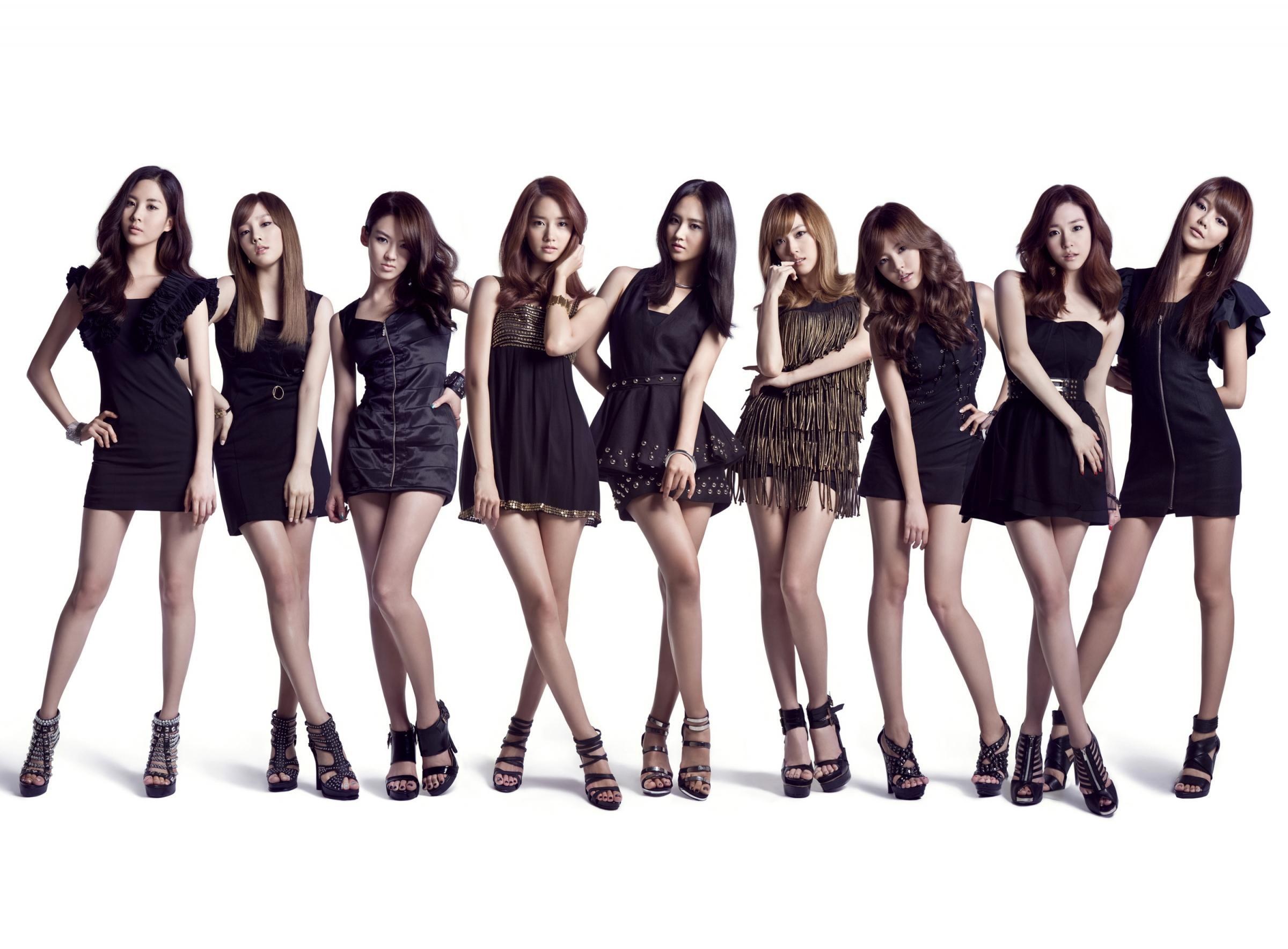 K-pop group in black dresses