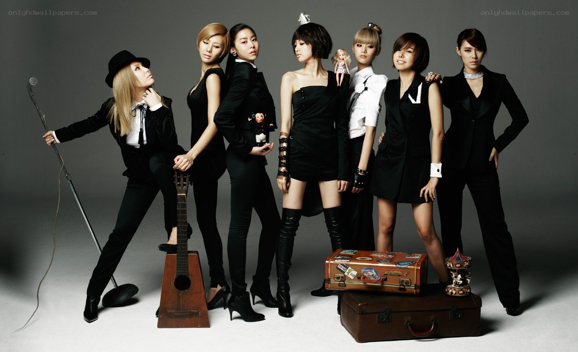K-pop group studio photo