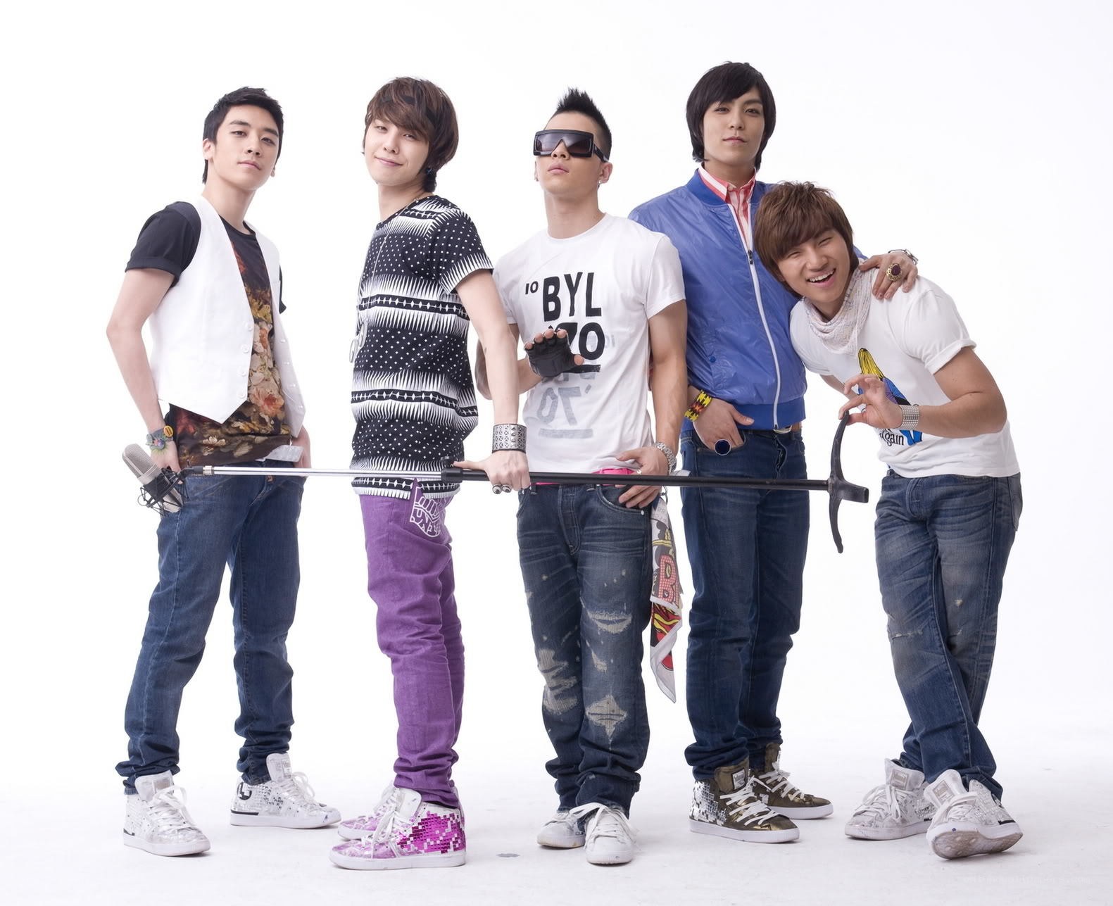 K-pop group studio photo