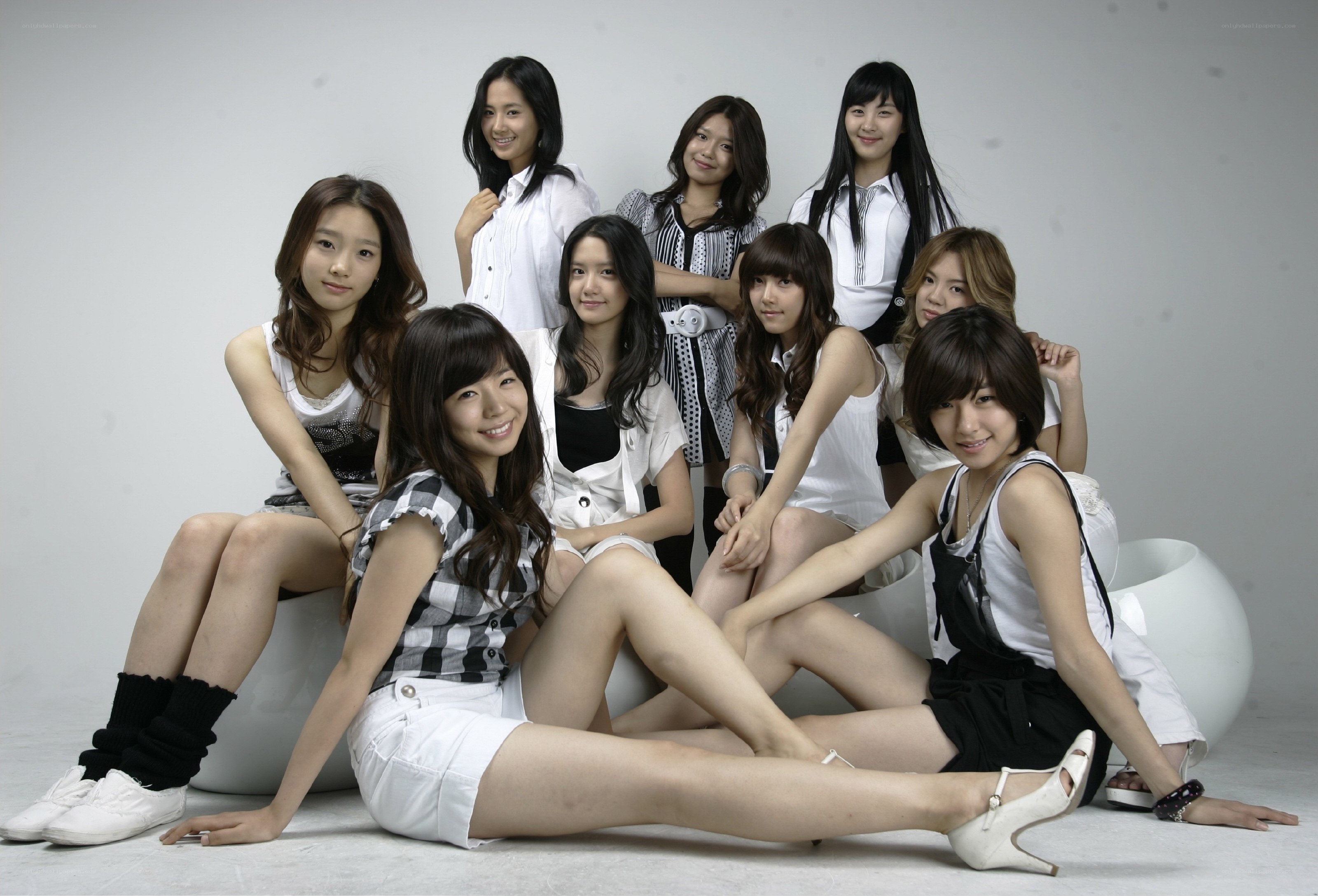 K-pop group studio photo