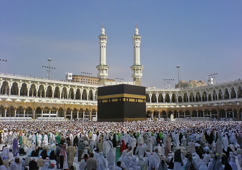 Kaaba in Mecca — White, Serene, Afternoon, Photograph, Mosque, Pilgrims, Minarets