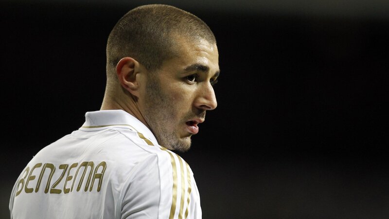 Karim Benzema in Real Madrid jersey