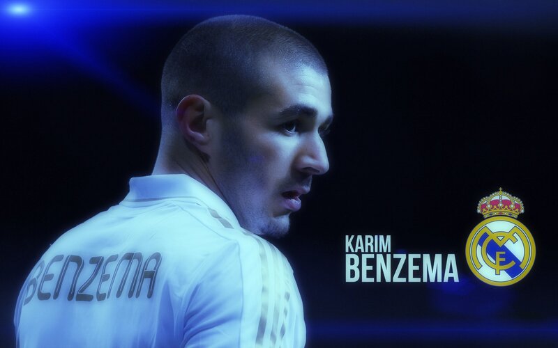 Karim Benzema in Real Madrid jersey