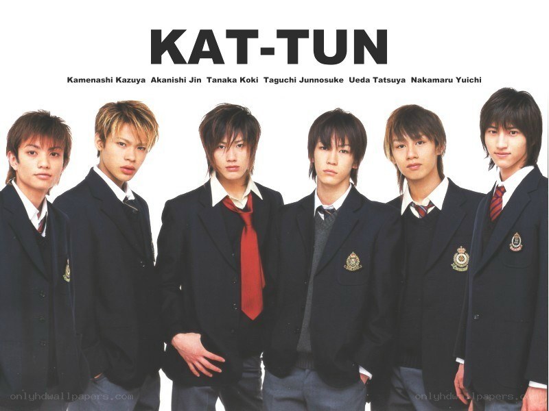 KAT-TUN group photo