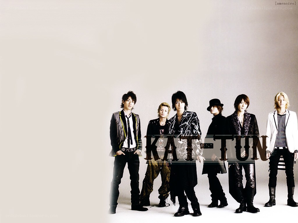 KAT-TUN group photo
