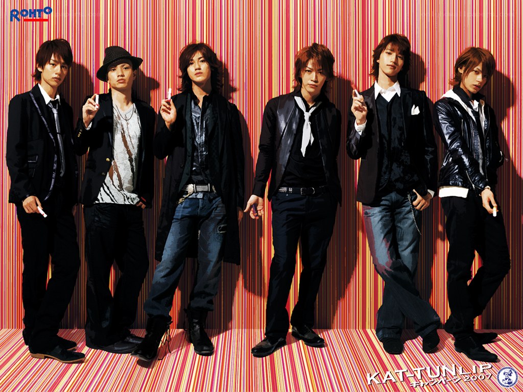 KAT-TUN group photo