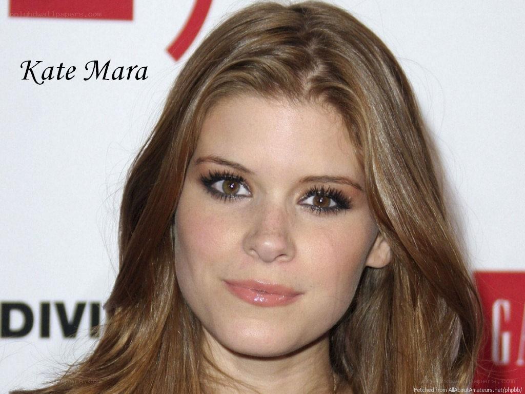 Kate Mara at event