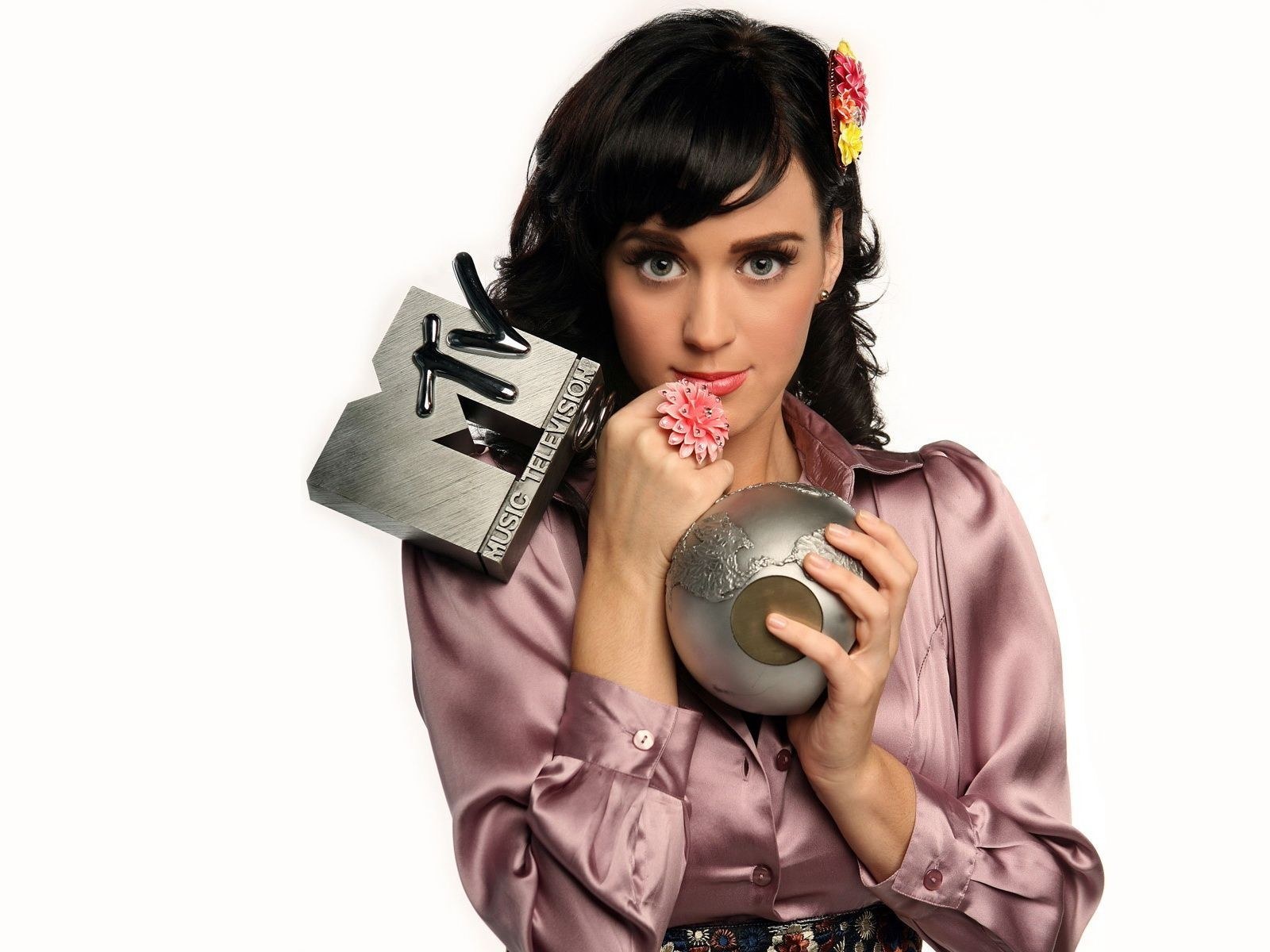 Katy Perry holding awards