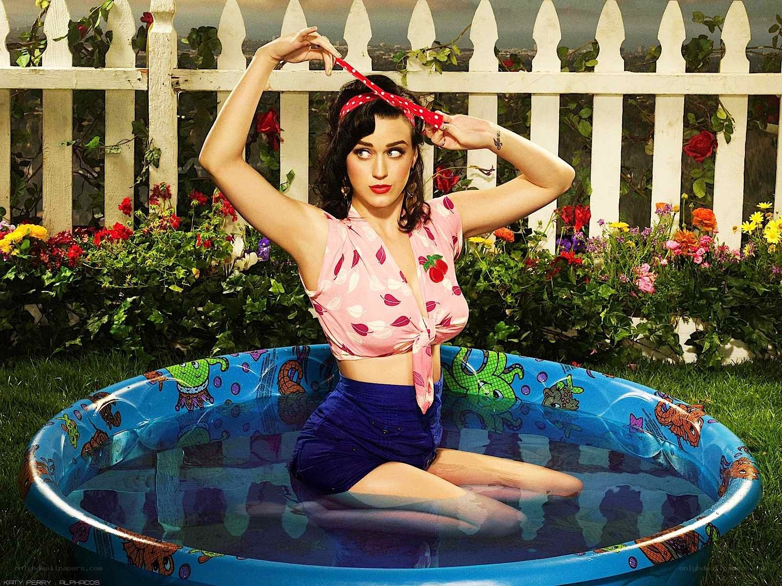 Katy Perry in a kiddie pool