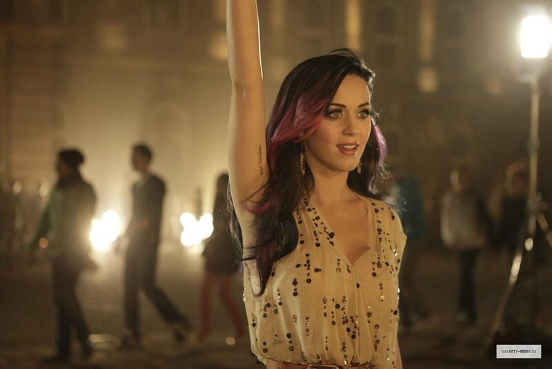 Katy Perry in a music video scene