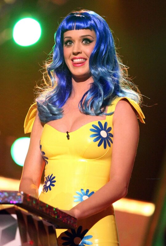 Katy Perry in blue wig